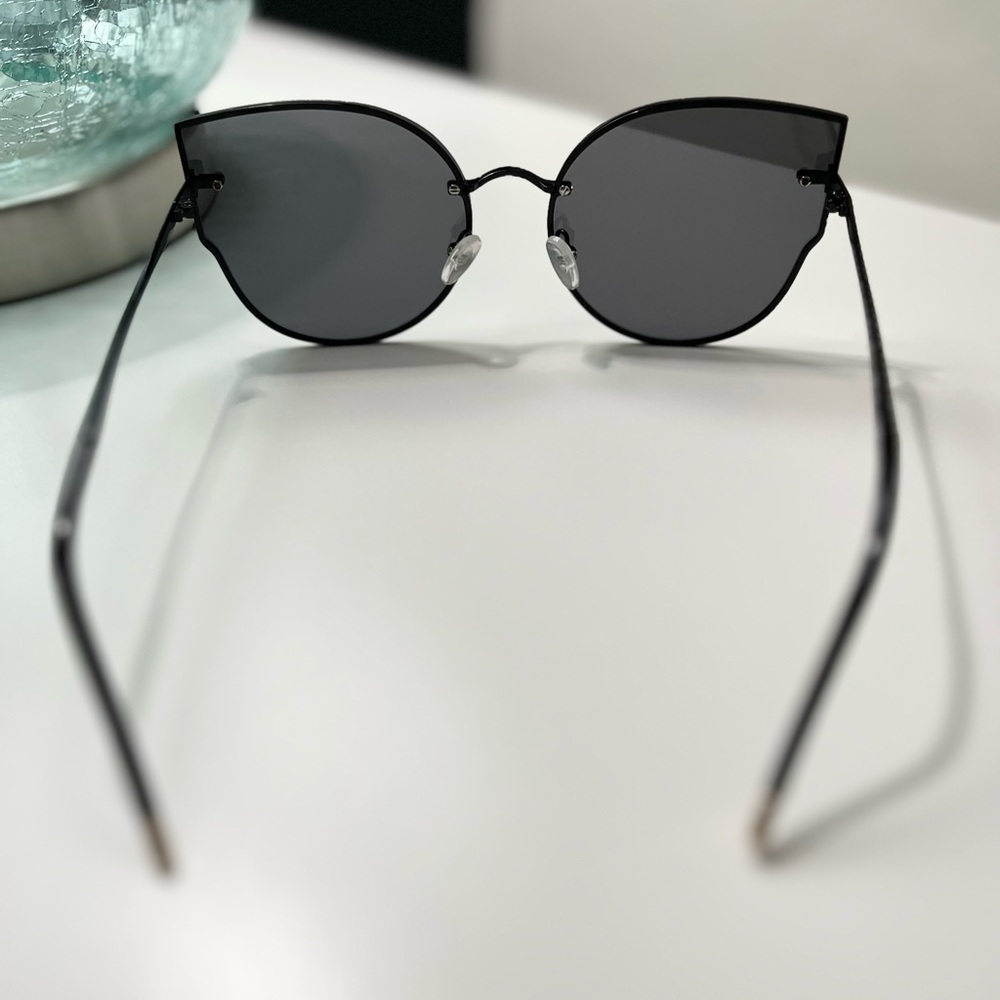 Women’s Fashion Oversized Sunglasses Black - Picture 6 of 8